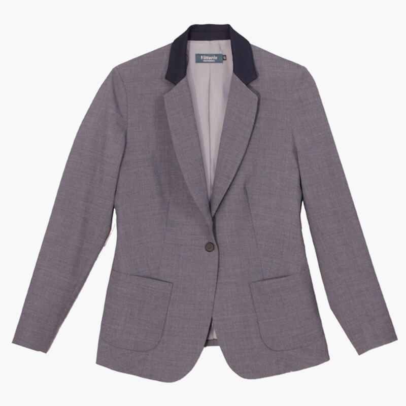 Americana gris para uniforme de recepcionista de hotel