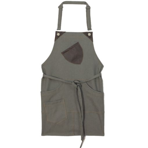 delantal vaquero con detalles de cuero en forma de peto
