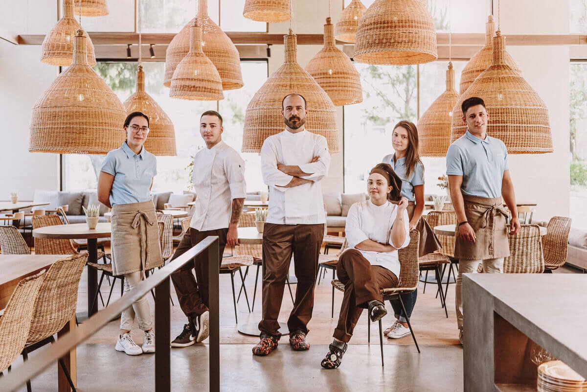 Los uniformes y ropa de trabajo ecológica de restaurantes saona por Vittorio Uniformes
